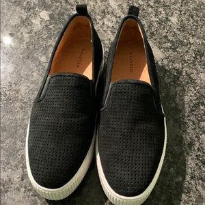 Halogen black platform slip on sneaker